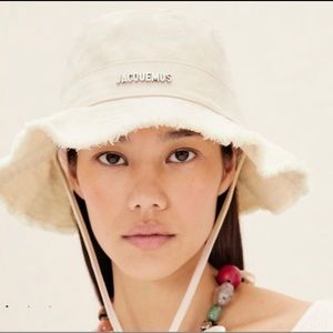 Jacquemus 'Le Bob Artichaut' hat